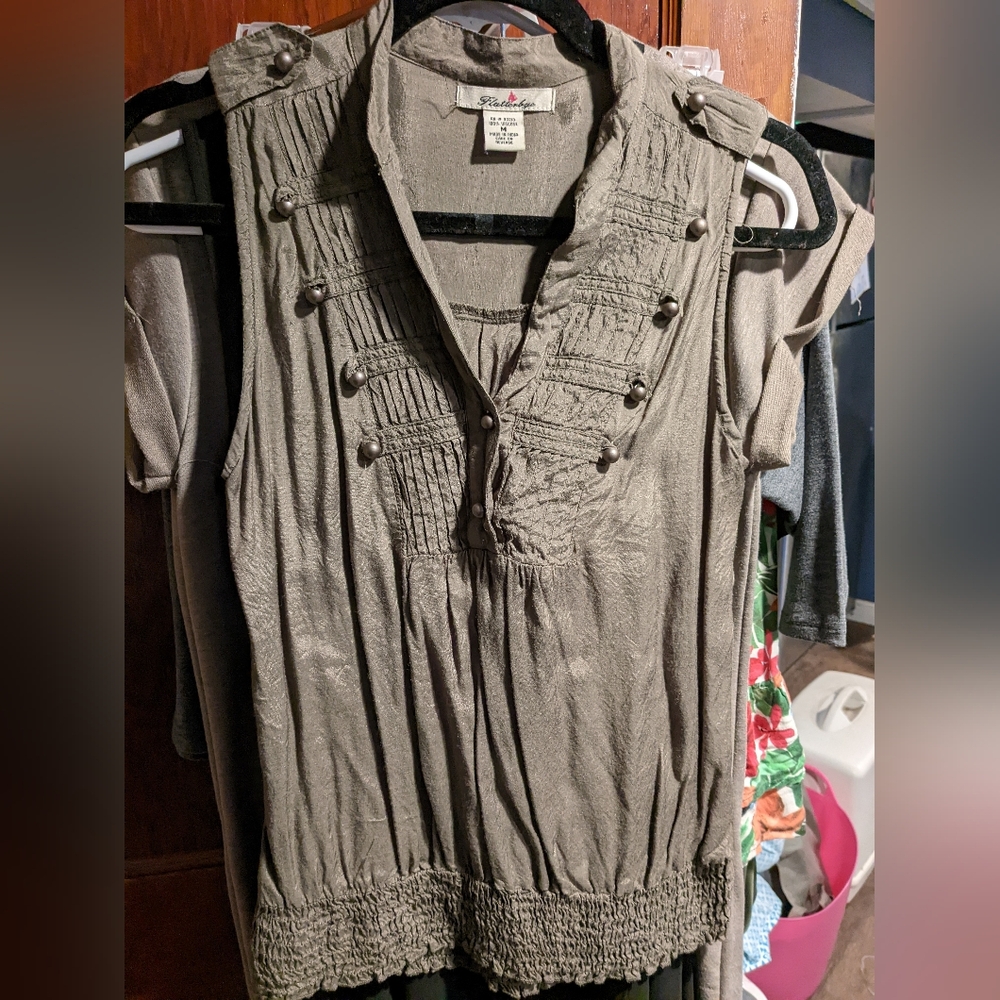 Women's Gray Sleeveless Top